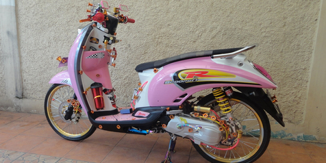 Modifikasi Honda Scoopy Bergaya Super Retro