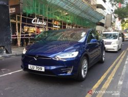 Badan regulasi AS buka penyelidikan terhadap 50 ribu Tesla Model X