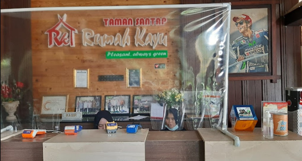Taman Santap Rumah Makan Kayu, Restoran Tempat Makan Terkece dan Instagramable Taman Santap Rumah Makan Kayu, Restoran Tempat Makan Terkece dan Instagramable