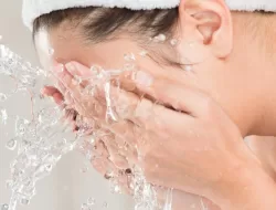 Rahasia Kulit Sehat dan Awet Muda: 7 Kelebihan Mencuci Wajah yang Wajib Anda Ketahui!