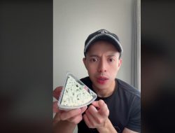 Momen Viral! Lukas Longkutoy Tantang Dirinya Makan Blue Cheese Busuk, Netizen Tak Percaya Reaksinya!