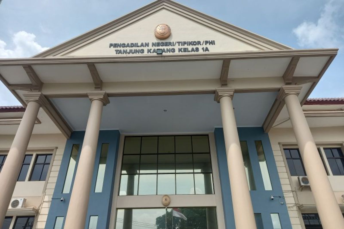 Kritik Praktisi Hukum Terhadap Kebiasaan “Sidang Malam” Hakim: Apa Dampaknya?