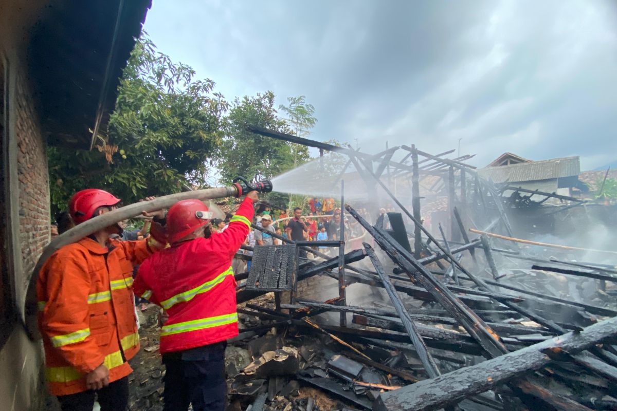 Ini Kisah Mencekam: Rumah Warga Desa Babulang Lampung Terbakar