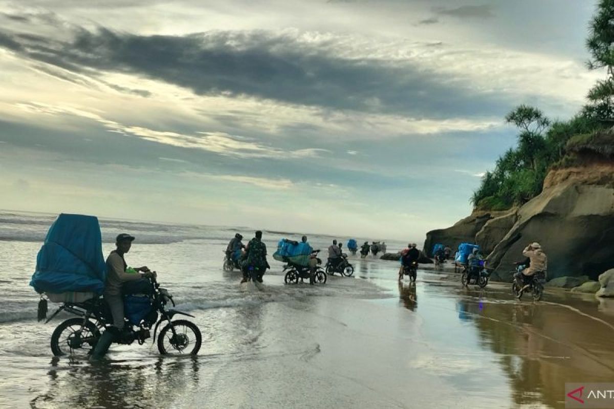 Penting! KPU Pesisir Barat Utamakan Pendistribusian Logistik Pilkada ke Daerah Terdepan