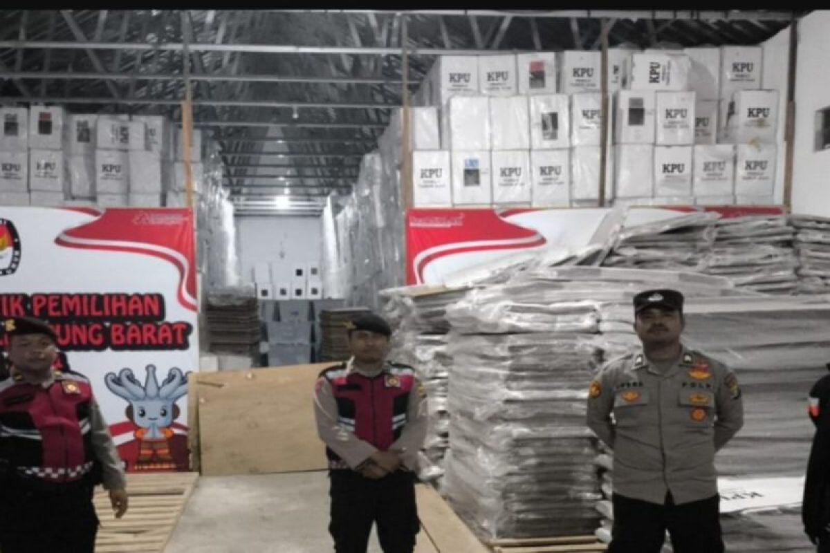 Penjagaan Gudang Logistik KPU Diperketat oleh Polres Lampung Barat