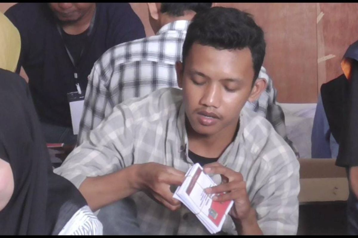 KPU Bandarlampung Melibatkan 100 Warga dalam Proses Pelipatan Surat Suara