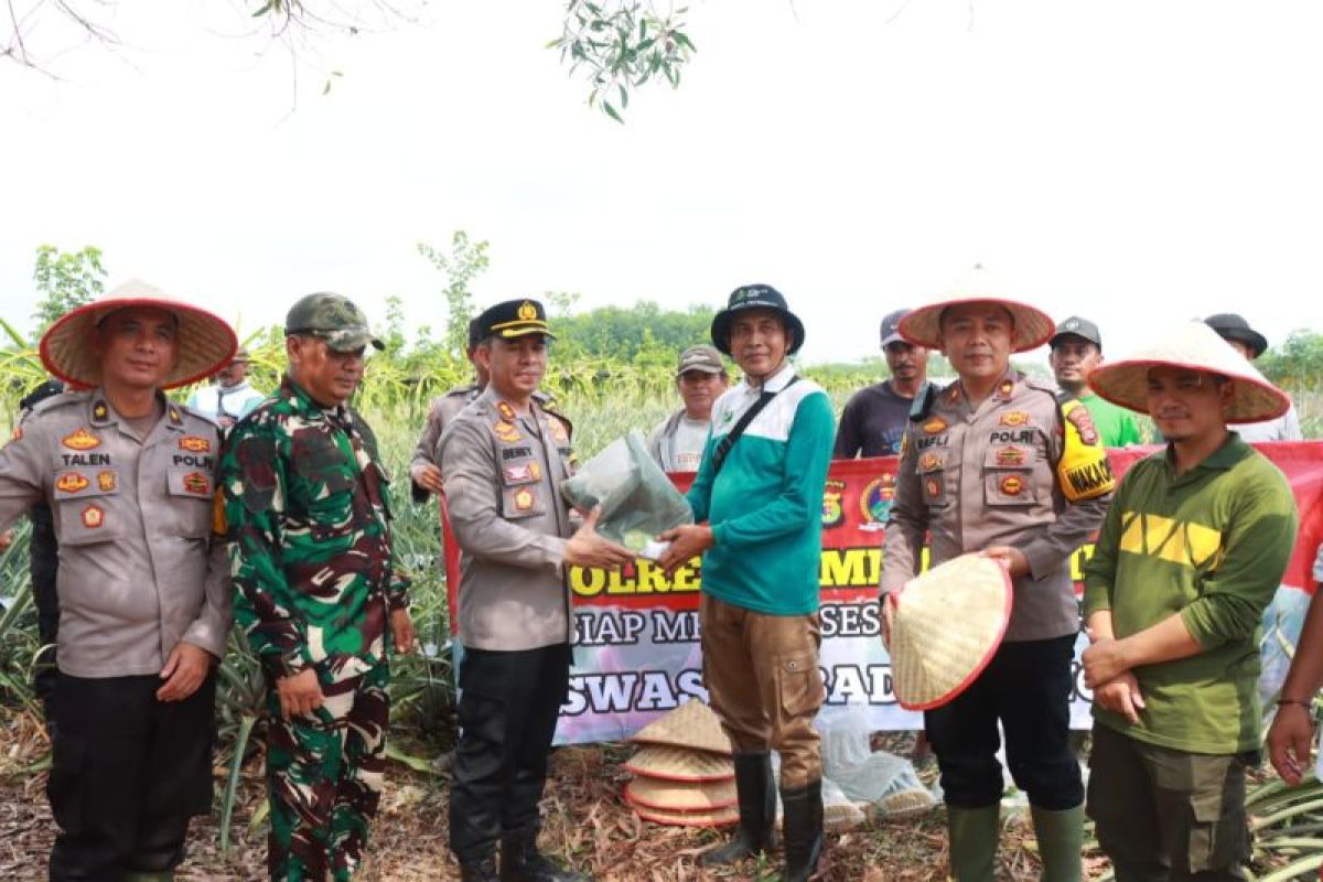 Polres Lampung Timur Sumbang Alat Pertanian demi Kemandirian Pangan