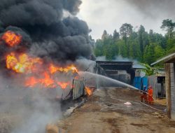 Perjuangan Tim Damkar Bandarlampung Memadamkan Api di Gudang BBM Selama 14 Jam