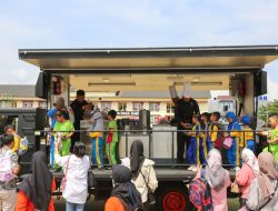Brigade Mobil Lampung Beri Siswa TK Makanan Sehat dan Bergizi