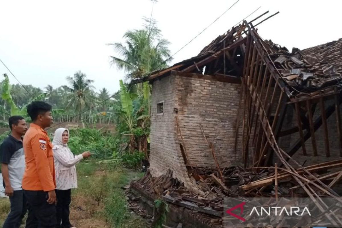 Terjangan Angin Puting Beliung Merusak 15 Rumah di Palas: Bagaimana Nasib Warga?
