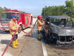 Pemadam Kebakaran Lampung Selatan Segera Menanggulangi Kebakaran Mobil di Tol KM 94