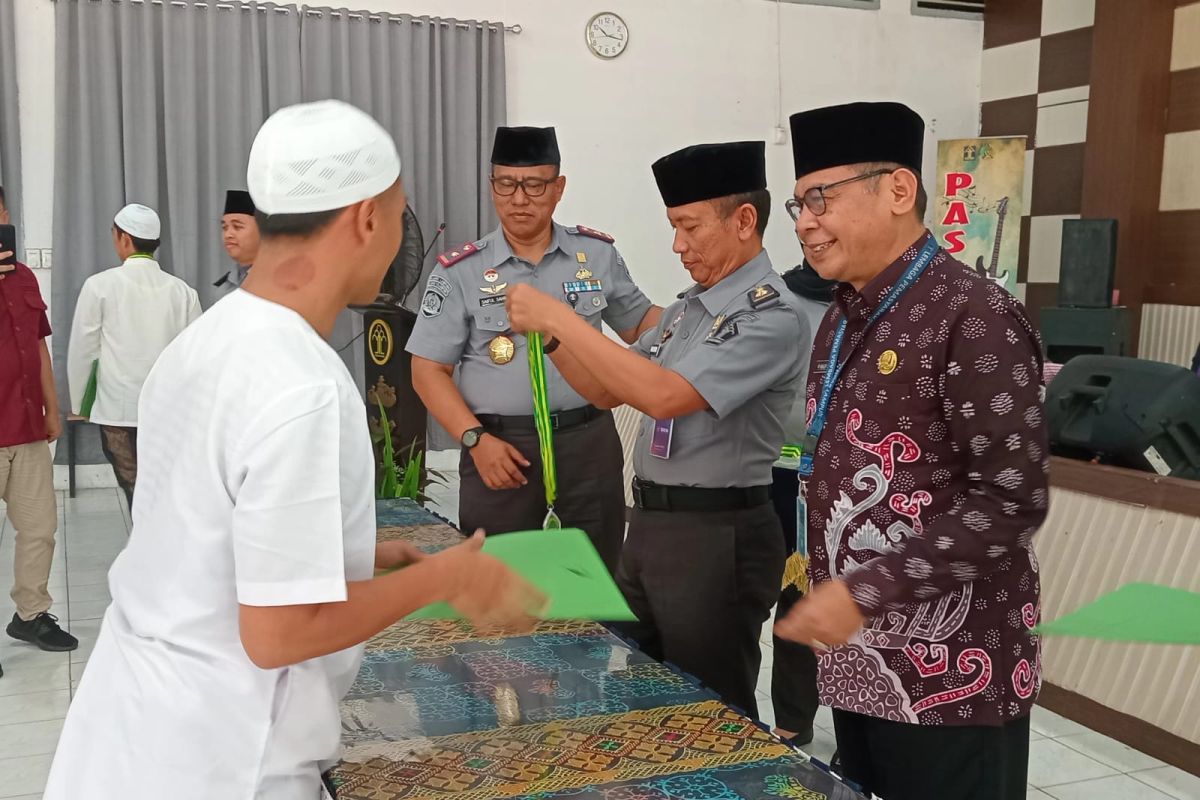 131 Narapidana Santri Meraih Gelar Wisuda di Lapas Rajabasa