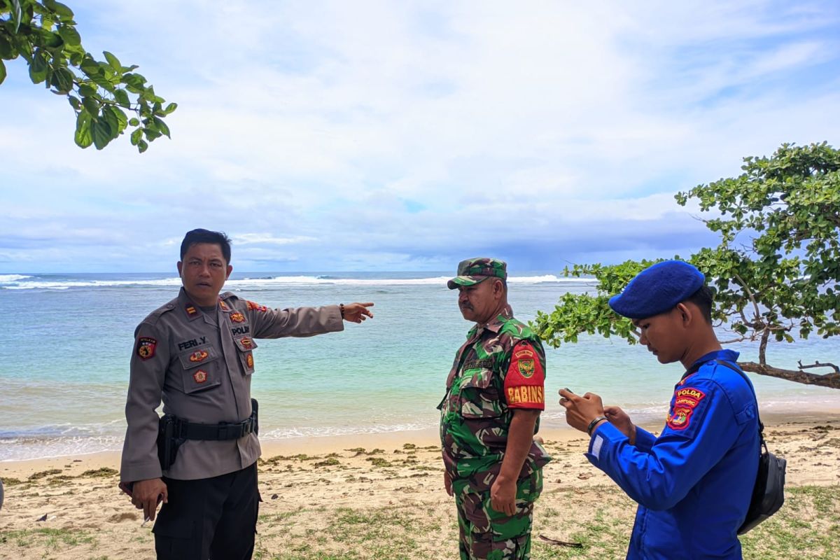 Operasi Pencarian Warga Liwa yang Tenggelam: Tim SAR di Perairan Pesisir Barat Operasi Pencarian Warga Liwa yang Tenggelam: Tim SAR di Perairan Pesisir Barat