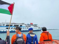 Penjagaan Keselamatan Peserta Pengibaran Bendera di Selat Sunda oleh Tim SAR