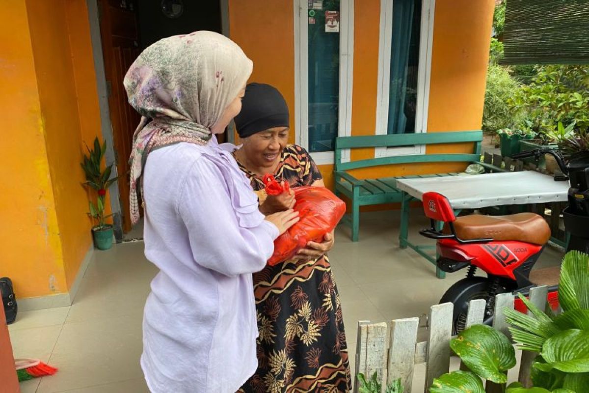 Bantuan Sembako dari Anggota DPRD Lampung untuk Lansia: Gestur Peduli yang Menginspirasi