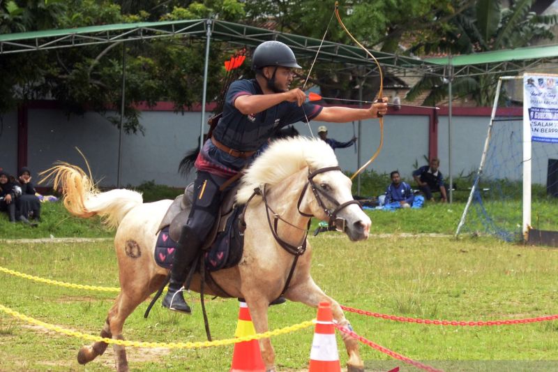 Meriahnya Kejuaraan Panahan Berkuda di Lampung
