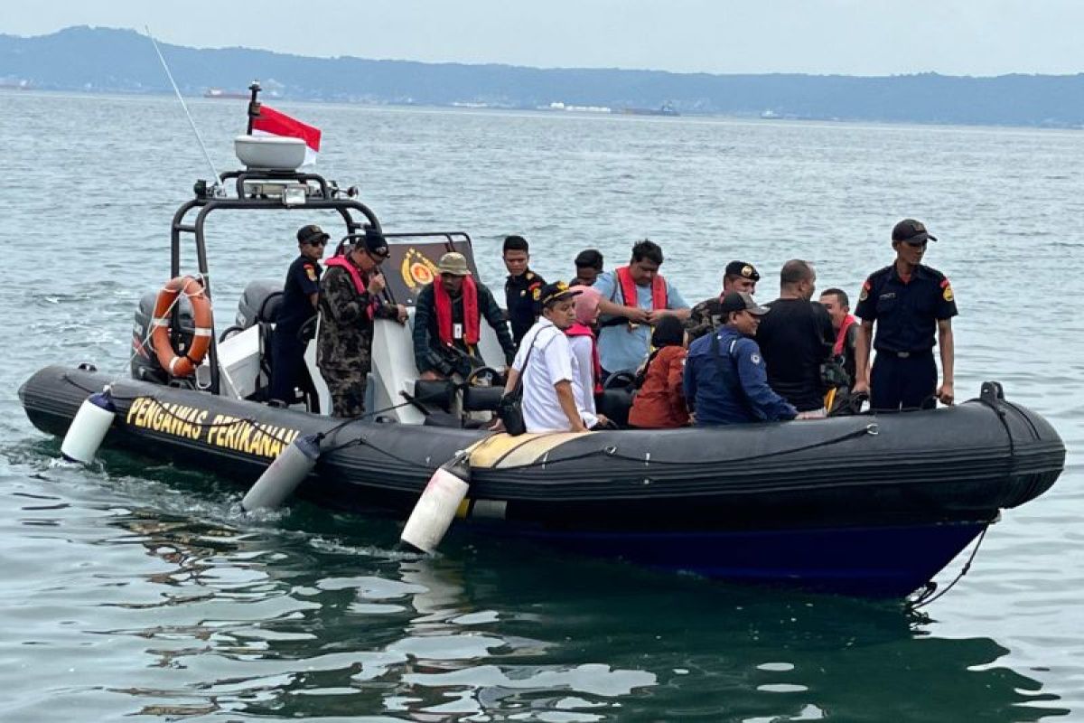 KKP Rilis Ribuan Benih Lobster di Pesawaran Lampung: Upaya Konservasi Terbaru