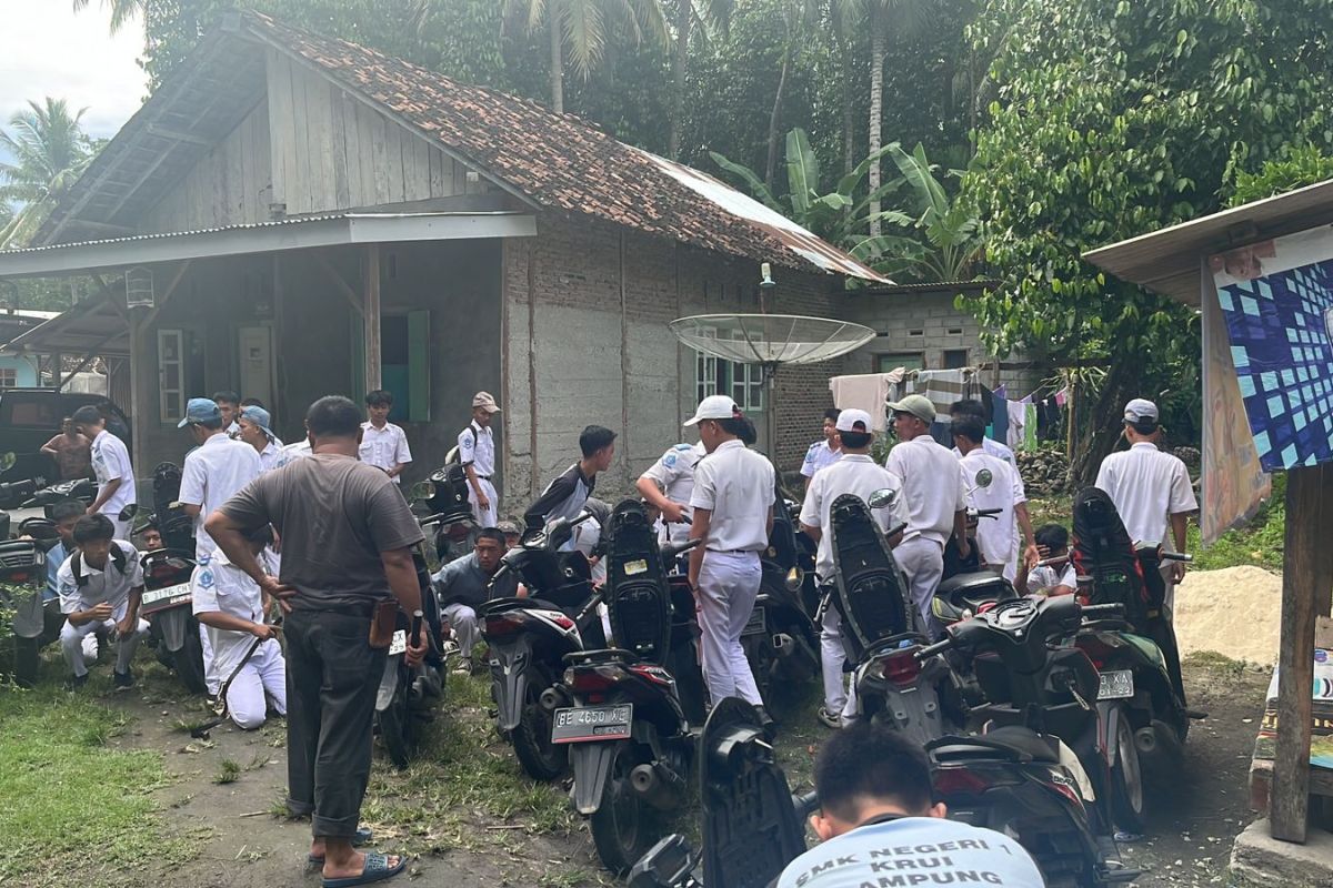 Kronologi Pembubaran Tawuran Pelajar oleh Polisi di Pesisir Barat
