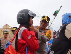 Operasi Keselamatan Krakatau 2025: Polisi Bagikan Helm dan Bingkisan Gratis!