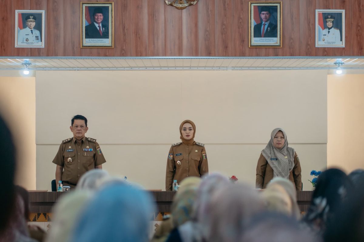 Ini Alasan Mengapa Bupati Lampung Barat Meminta SMA dan SMK untuk Serahkan Ijazah Siswa Ini Alasan Mengapa Bupati Lampung Barat Meminta SMA dan SMK untuk Serahkan Ijazah Siswa