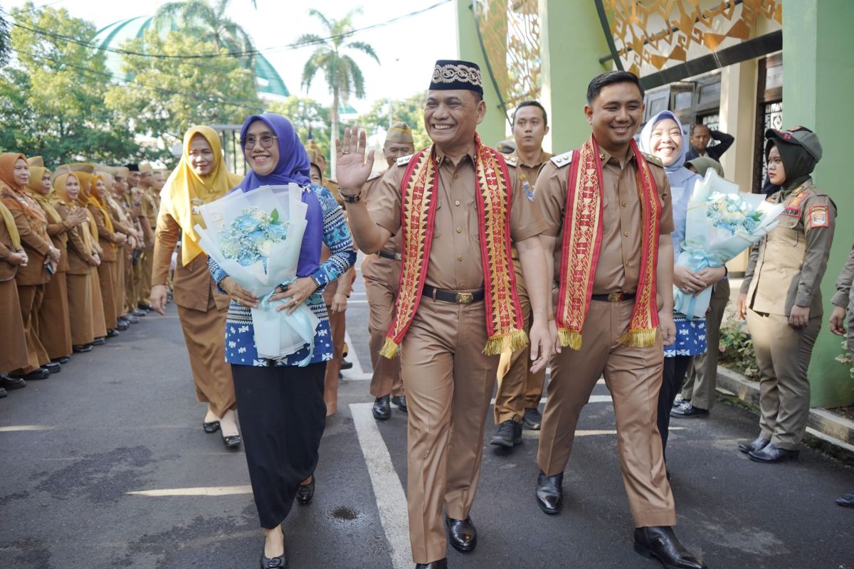 Wali Kota Metro Minta ASN Berikan Pelayanan Terbaik di Hari Pertama Kerja
