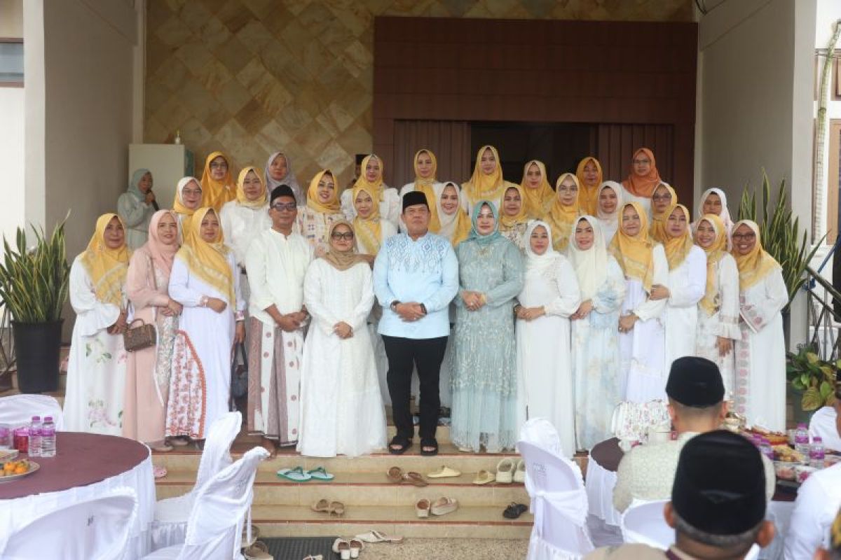 Gelar Griya Idul Fitri Bupati Lamtim: Tradisi Meriah di Hari Pertama!