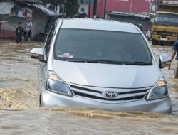 Cara Ampuh Agar Mesin Mobil Tidak Mati saat Terjebak Banjir