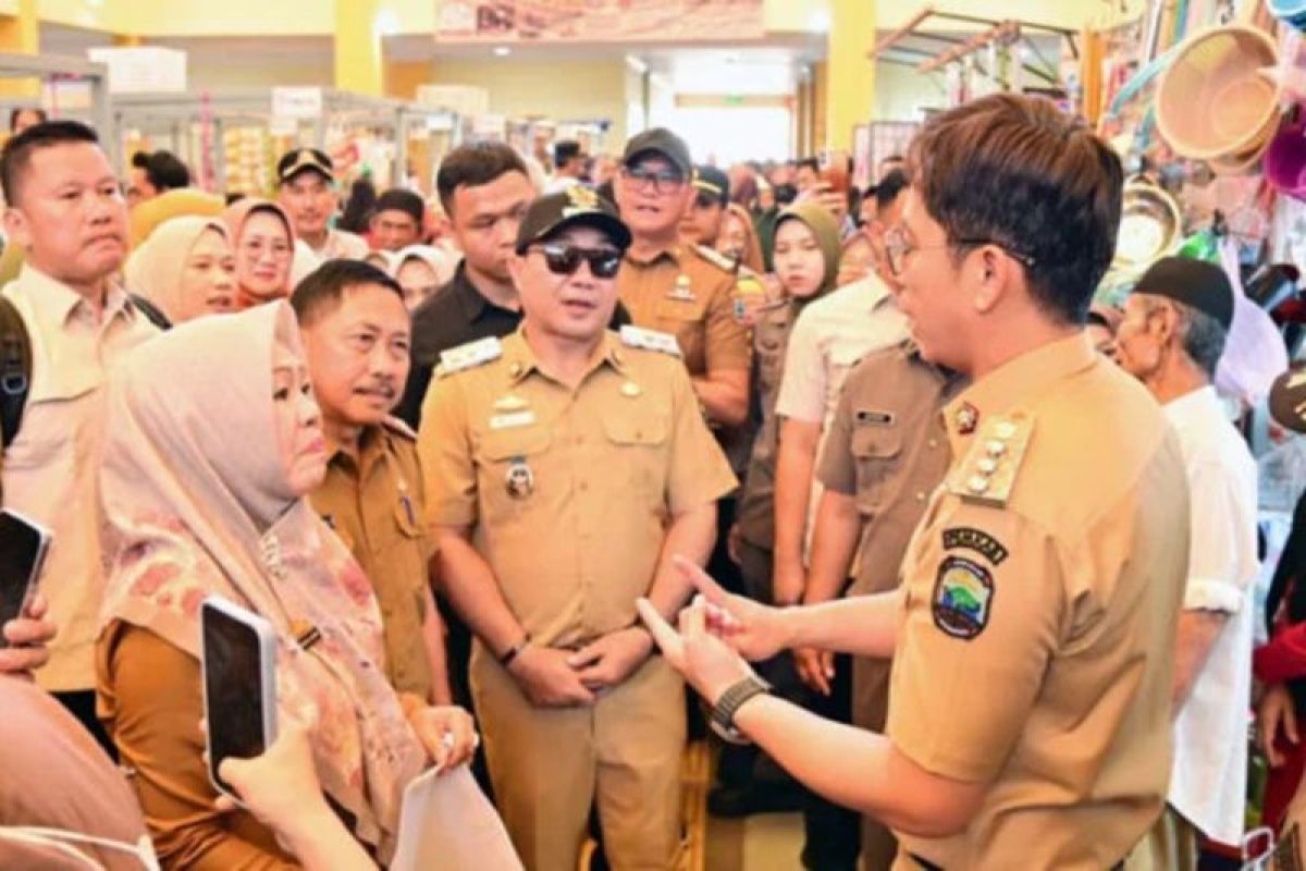 Ini yang Dilakukan Bupati Radityo Egi Pratama di Pasar Natar Setelah Retreat
