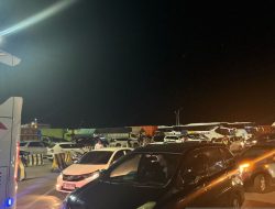 Antrean Kendaraan Pemudik Membludak di Bakauheni Malam Menjelang H-4