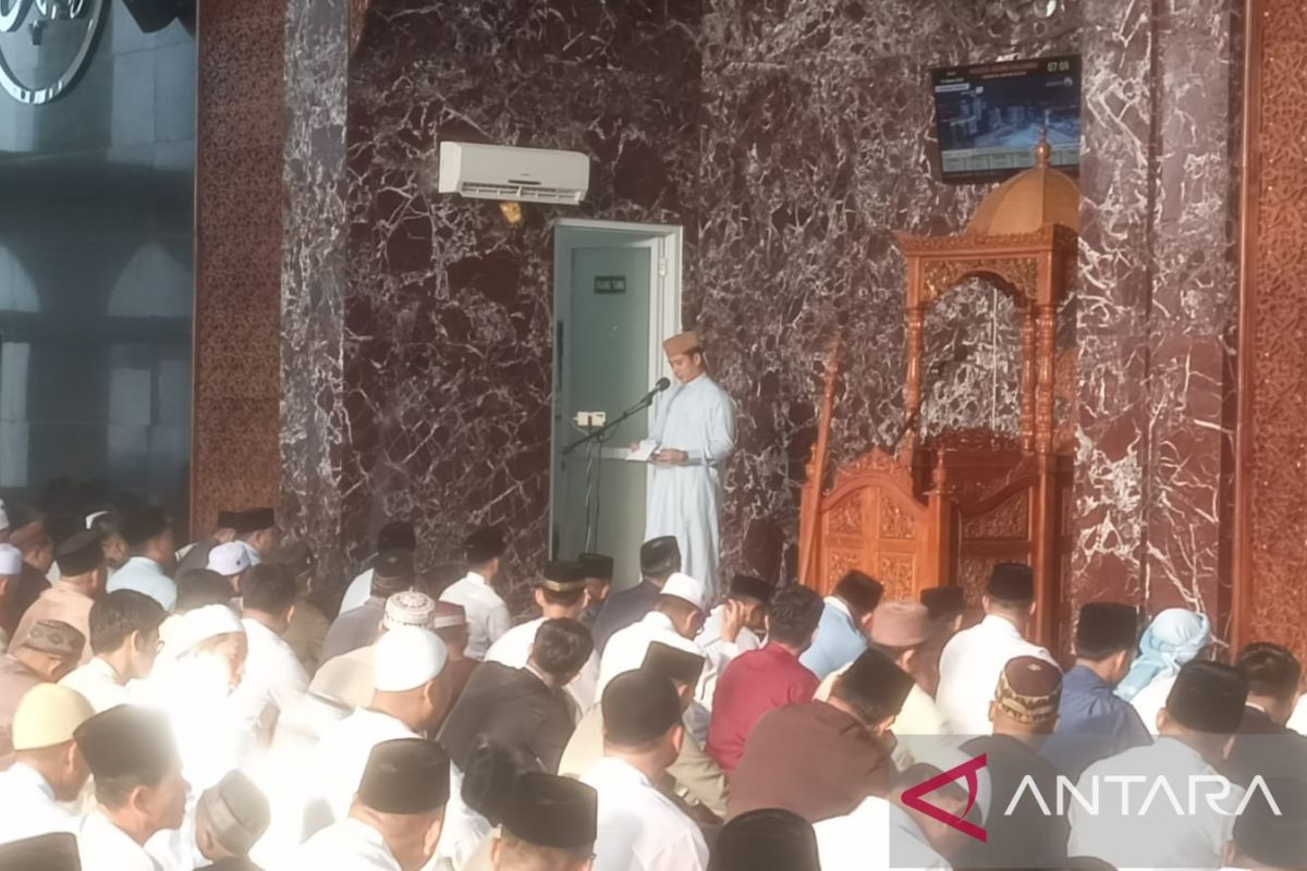 Antusiasme Warga Lampung Selatan dalam Shalat Id di Masjid Agung Kalianda