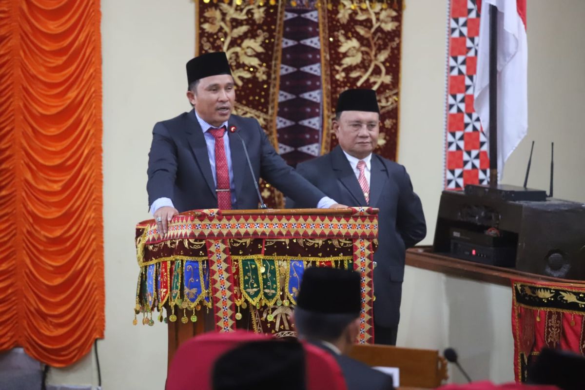 Bupati Lambar Minta Prioritaskan Pembangunan, Tunda Rehab Rumah Dinas