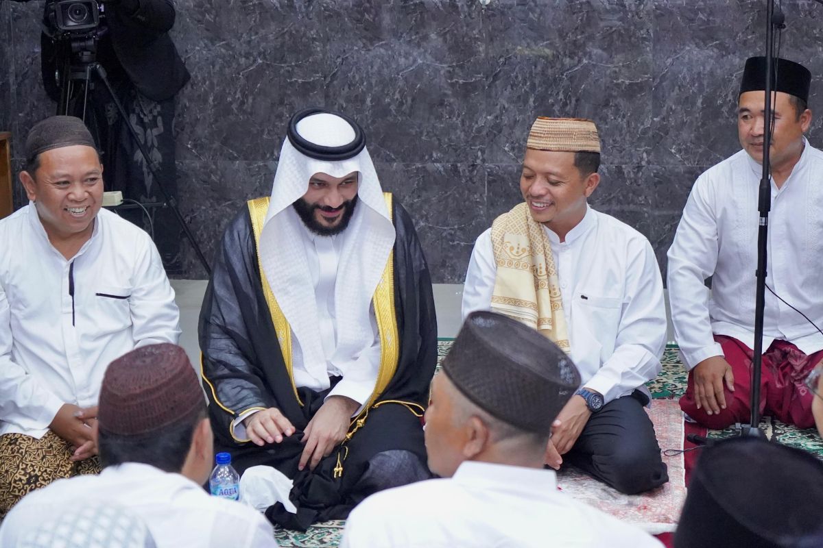 Momen Spesial: Bupati Pringsewu Berbuka Puasa dengan Syeikh Abdurrahman Al ‘Ausy