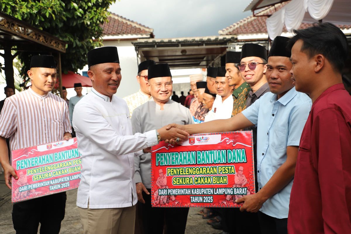 Bupati Lampung Barat Berikan Dukungan untuk Melestarikan Budaya Sekura