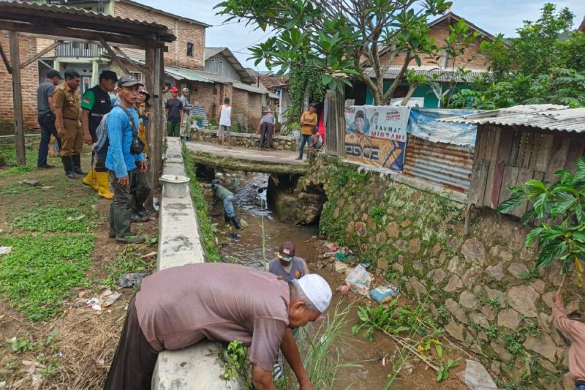 10 Bangunan di Atas Sungai Disita oleh Pemerintah Kota Bandarlampung