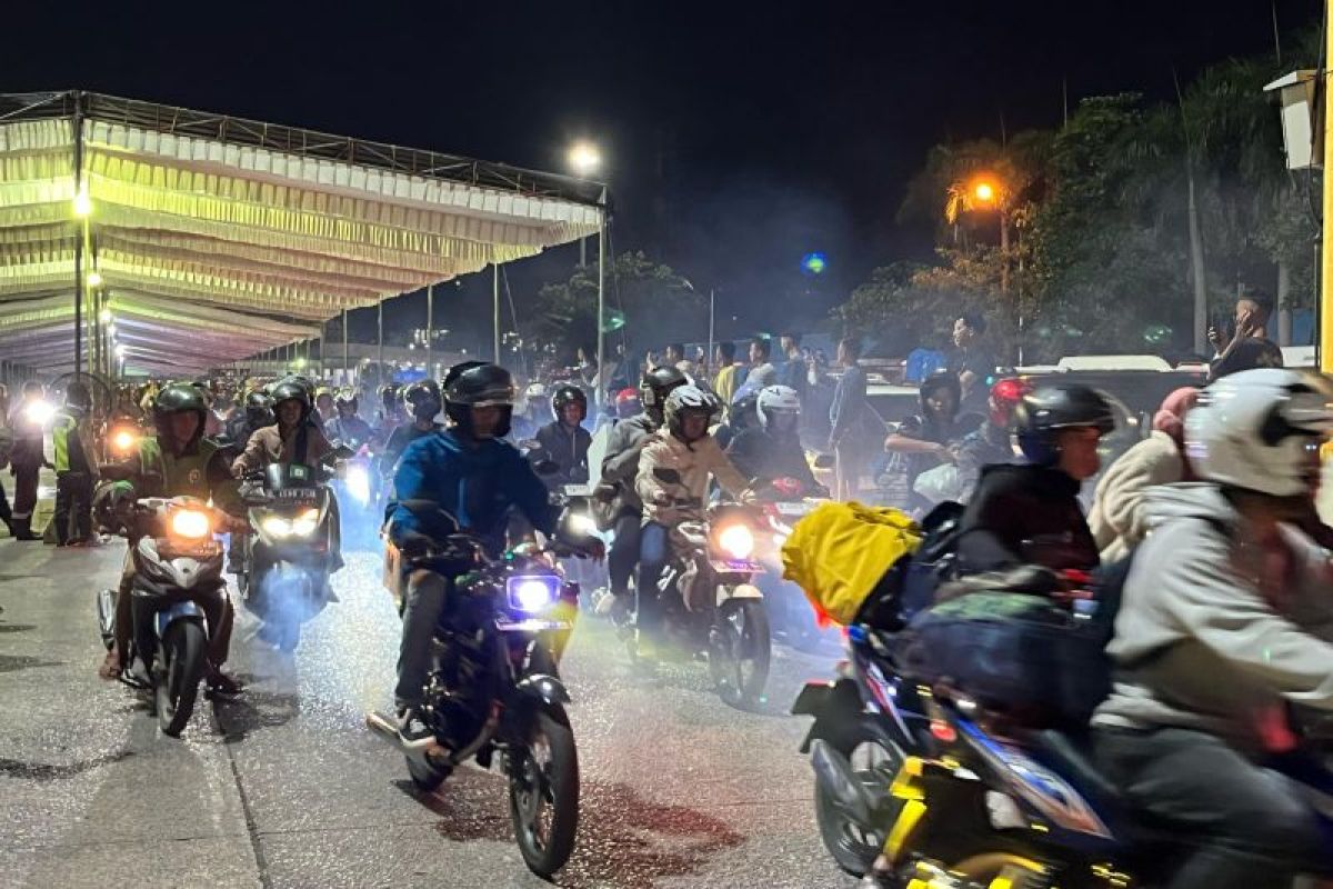 Antrean Pemudik Motor Meningkat di Pelabuhan Bakauheni pada Malam H+5