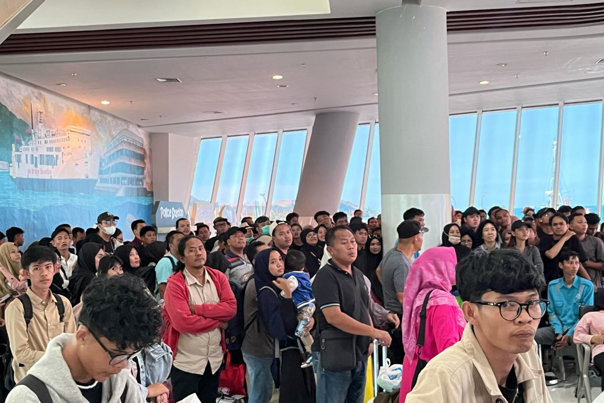 Antrean Panjang di Pelabuhan Bakauheni: Pemudik Masih Membludak hingga H+6 Lebaran