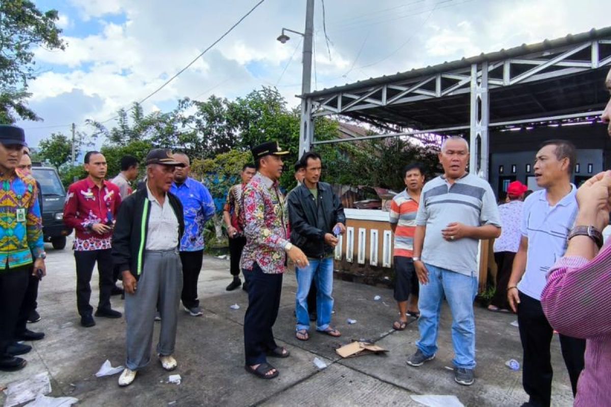Bupati Lampung Barat Berterima Kasih kepada Penjual Air yang Membantu Petugas Damkar