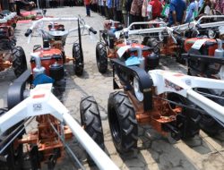 DPR RI Serahkan Bantuan Alsintan ke Petani Sidomulyo, Lampung Selatan: Ini Daftarnya
