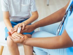 Benarkah Khitan Dapat Atasi Gangguan Fimosis pada Anak? Ini Penjelasan Medisnya!
