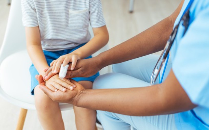 Benarkah Khitan Dapat Atasi Gangguan Fimosis pada Anak? Ini Penjelasan Medisnya!