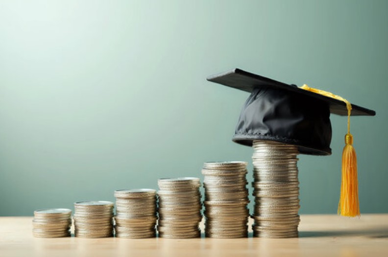 Tips Mengelola Biaya Kuliah: Strategi Jitu Mahasiswa Bertahan Finansial Tanpa Drama