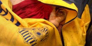 Mayat Pria Tanpa Identitas Ditemukan Mengambang di Kali Petojo Jakpus