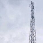 Siswa SMP di Cirebon Panjat Tower 72 Meter Usai Rebutan HP, Damkar Evakuasi hingga Malam