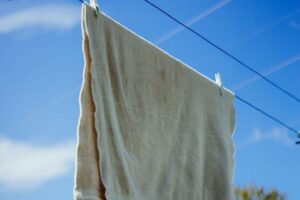 Lama-lama Handuk Jadi Kasar dan Tidak Menyerap Air? Ini Penyebabnya