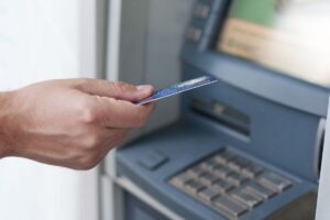 Kenali Modus Ganjal Mesin ATM dan Cara Menghindarinya