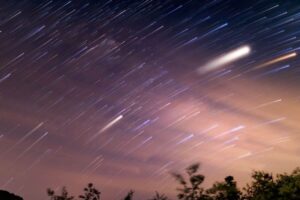 Puncak Hujan Meteor Lyrid 22-23 April 2026, Bisakah Diamati di Indonesia?