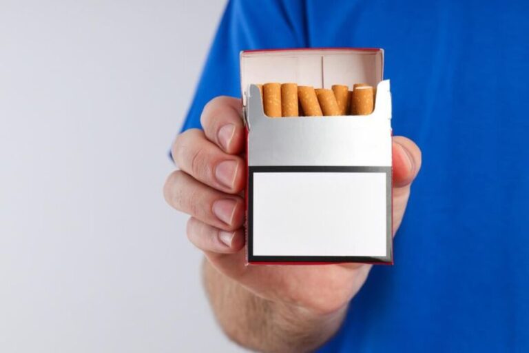 Inggris Terapkan Larangan Merokok Seumur Hidup bagi Warga Kelahiran Setelah 2008