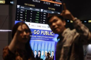 IHSG Dibuka Melemah ke 7.551, Investor Cermati Arah Suku Bunga