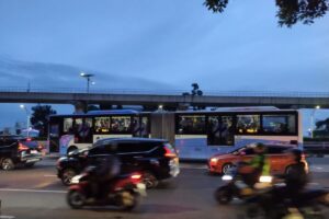 Transjakarta Mau Remajakan Bus Gandeng Pakai Bus Listrik
