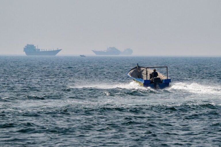 Iran Klaim Telah Menahan 2 Kapal yang Mencoba Melintasi Selat Hormuz